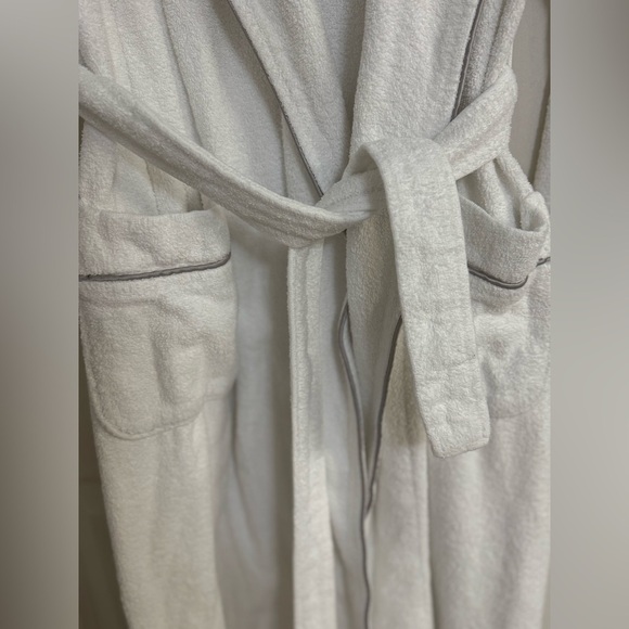 HOTEL COLLECTION Finest Robe M/L White Made in Turkey – 70% Cotton 30% Modal - Picture 4 of 11